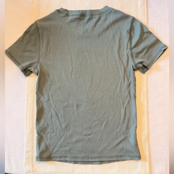 Vuori Fitted Feather Baby Tee XS - Picture 4 of 4